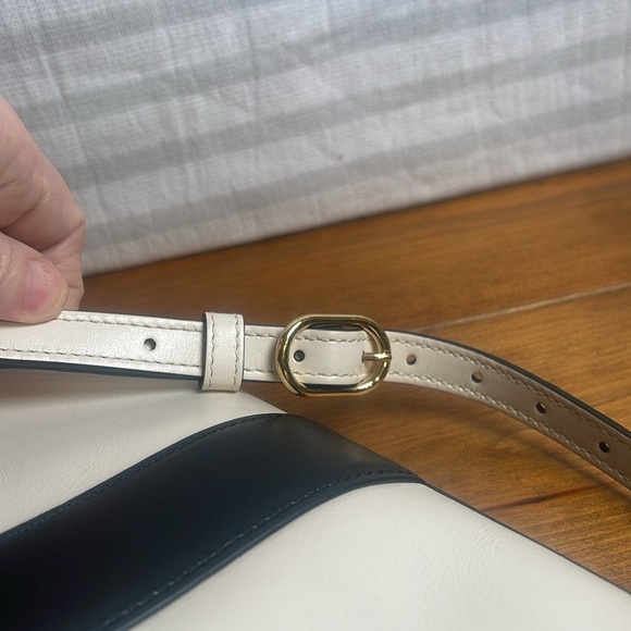 Gucci Arli Calf Skin Leather Crossbody - Picture 9 of 9